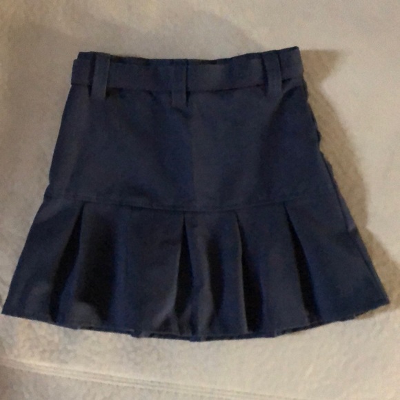 ๐ Girls pleated skirt ๐ - Picture 2 of 7